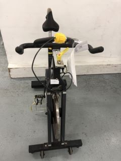 PULSFITNESS GROUP CYCLE SPIN BIKE IN BLACK