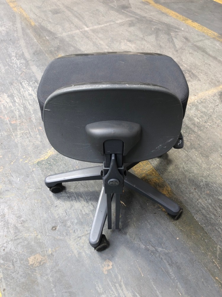 John Pye Auctions QTY OF HAG H03 OFFICE CHAIR IN GREY/BLACK TOTAL