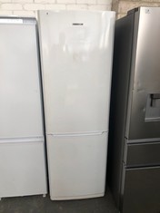SAMSUNG 50/50 FRIDGE FREEZER IN WHITE - MODEL NO. RL38SBSW - RRP £345 (COLLECTION OR OPTIONAL DELIVERY)