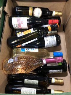 12 X BOTTLES OF ASSORTED WINE TO INCLUDE THE SAVOUR, PROSECCO AND PINOT GRIGIO (PLEASE NOTE: 18+YEARS ONLY. STRICTLY NO COURIER REQUESTS. COLLECTIONS FROM BA SALEROOM FROM MONDAY 3RD - FRIDAY 7TH JUN