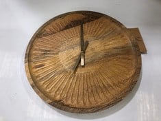 2 X ASSORTED NKUKU ITEMS TO INCLUDE PAWI MANGO WOOD TRAY ROUND - NATURAL - 5 X 46CM (DIA) - PT3301 - RRP £75 (COLLECTION OR OPTIONAL DELIVERY)