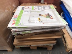 PALLET OF ASSORTED SAFETY GATES / GUARDS TO INCLUDE MUNCHKIN SURE SHUT NO PRESSURE FIT SAFETY GATE (COLLECTION OR OPTIONAL DELIVERY) (KERBSIDE PALLET DELIVERY)