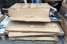 PALLET OF ASSORTED ITEMS TO INCLUDE JAHNKE CLUB C 145 E WRITING DESK (COLLECTION OR OPTIONAL DELIVERY) (KERBSIDE PALLET DELIVERY)