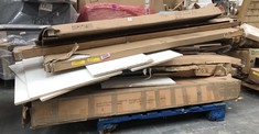 PALLET OF ASSORTED ITEMS TO INCLUDE FAUX WOOD VENETIAN STRING BLIND 225 X 150CM WHITE (COLLECTION OR OPTIONAL DELIVERY) (KERBSIDE PALLET DELIVERY)