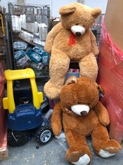 QTY OF ASSORTED ITEMS TO INCLUDE LARGE TEDDY BEAR (COLLECTION OR OPTIONAL DELIVERY)