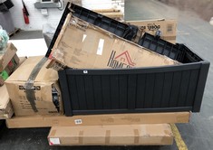 PALLET OF ASSORTED ITEMS TO INCLUDE OUTDOOR STORAGE BOX IN GREEN (COLLECTION OR OPTIONAL DELIVERY) (KERBSIDE PALLET DELIVERY)