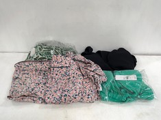 20 X ASSORTED ADULTS CLOTHING TO INCLUDE JOHN LEWIS DAMSON WOMEN'S PYJAMA SET IN PINK/BLUE UK 14 (DELIVERY ONLY)