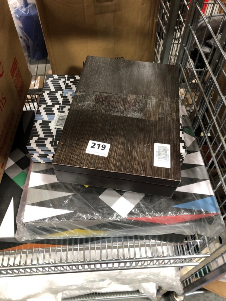 John Pye Auctions 4 X ASSORTED ITEMS TO INCLUDE JOHN LEWIS POKER