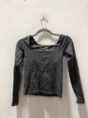 X20 ASSORTED WOMEN’S CLOTHING SIZE MEDIUM TO INCLUDE GREY TOP. (DELIVERY ONLY)