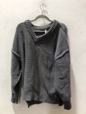 X20 ASSORTED WOMEN’S CLOTHING SIZE XS TO INCLUDE GREY JUMPER . (DELIVERY ONLY)