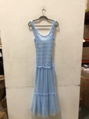 X20 ASSORTED WOMEN’S CLOTHING SIZE SMALL TO INCLUDE BLUE DRESS . (DELIVERY ONLY)