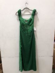 X20 WOMEN’S ASSORTED CLOTHING SIZE MEDIUM TO INCLUDE GREEN DRESS. (DELIVERY ONLY)