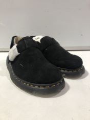 DR MARTENS SANDALS SIZE 7. (DELIVERY ONLY)