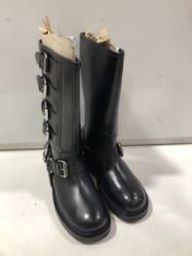ASRA WOMEN’S BOOTS SIZE 6. (DELIVERY ONLY)