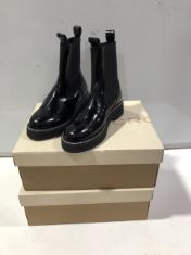 X2 PAIRS OF PILCRO BOOTS SIZE 4.5. (DELIVERY ONLY)
