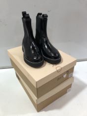 X2 PAIRS OF PILCRO BOOTS SIZE 5. (DELIVERY ONLY)