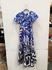 X20 WOMEN’S ASSORTED CLOTHING SIZE LARGE TO INCLUDE BLUE AND WHITE DRESS. (DELIVERY ONLY)