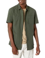 12 X ESSENTIALS MEN'S SHORT-SLEEVE CHAMBRAY SHIRT, OLIVE, M. (DELIVERY ONLY)