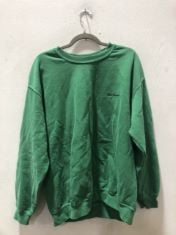X20 WOMEN’S ASSORTED CLOTHING SIZE MEDIUM TO INCLUDE GREEN JUMPER . (DELIVERY ONLY)