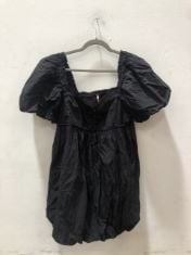 X20 WOMEN’S ASSORTED CLOTHING SIZE LARGE TO INCLUDE BLACK DRESS . (DELIVERY ONLY)