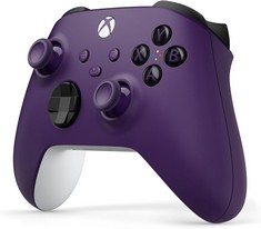 XBOX 2 X ASSORTED GAMING CONTROLLERS TO INCLUDE ASTRAL PURPLE CONTROLLER CONTROLLERS. (WITH BOX) [JPTC66994]