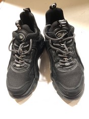 BUFFALO TRAINERS BLACK SIZE 6.5 (DELIVERY ONLY)