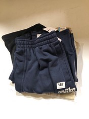 3 X ASSORTED CLOTHING TO INCLUDE NIKE JOGGERS NAVY SIZE M (DELIVERY ONLY)