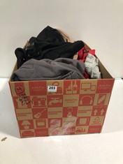 BOX OF ASSORTED MENS CLOTHING TO INCLUDE BENCH JOGGERS GREY SIZE 16 XL (DELIVERY ONLY)