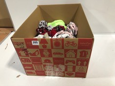 BOX OF ASSORTED CHILDREN'S CLOTHING TO INCLUDE NEXT CHINO SHORTS STONE SIZE 3-6MTHS (DELIVERY ONLY)