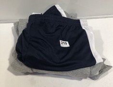 2 X ASSORTED NIKE CLOTHING TO INCLUDE GREY STANDARD FIT JOGGERS SIZE XS (DELIVERY ONLY)