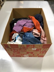 BOX OF ASSORTED KIDS CLOTHING TO INCLUDE BODEN DENIM JEANS BLUE WITH HEARTS SIZE 11YRS (DELIVERY ONLY)