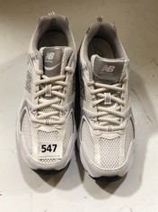 NEW BALANCE RUNNING TRAINERS WHITE/SILVER SIZE 6 RRP- £100 (DELIVERY ONLY)