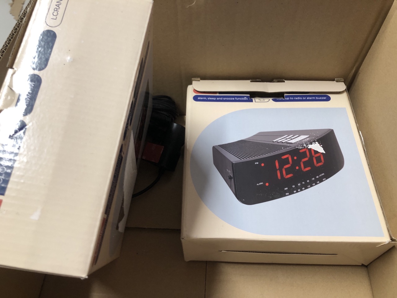 John Pye Auctions BOX OF ASSORTED LOGIK CLOCK RADIOS MODEL LCRAN12