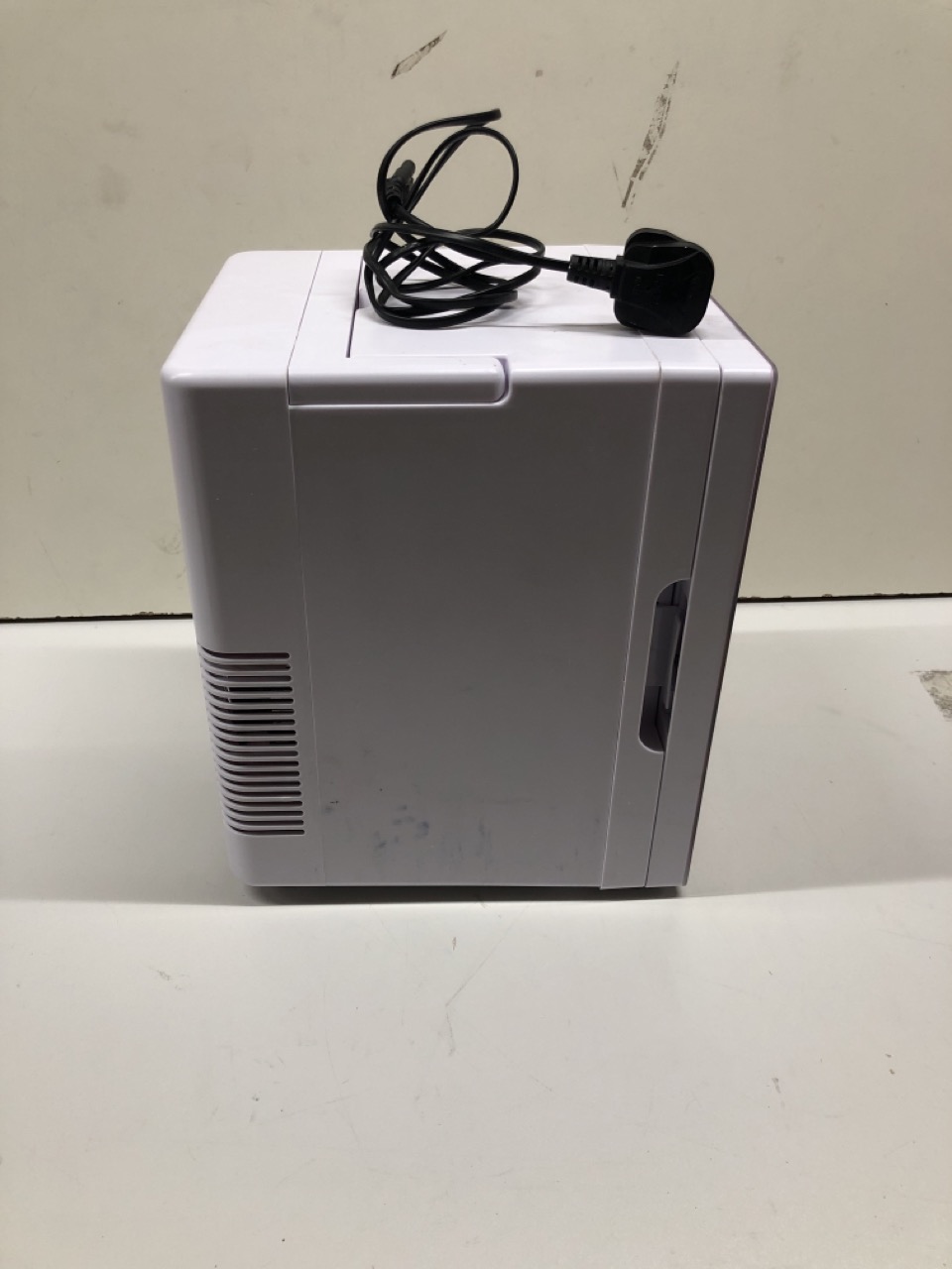 John Pye Auctions KUHLA MINI FRIDGE