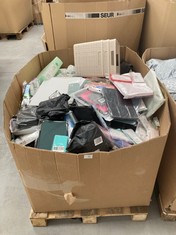 PALLET OF ASSORTED ITEMS INCLUDING TABLET CASES.