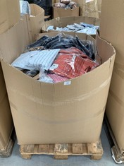 PALLET OF VARIOUS MODELS AND SIZES INCLUDING WOMEN'S AND MEN'S CLOTHING.