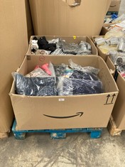 PALLET OF ASSORTED CLOTHING IN VARIOUS SIZES AND STYLES INCLUDING LEOPARD JERSEY.