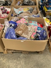 PALLET OF A VARIETY OF CLOTHES IN VARIOUS SIZES AND MODELS INCLUDING CHILDREN'S MARVEL PYJAMAS.