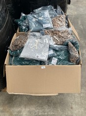 PALLET OF A VARIETY OF CLOTHES IN DIFFERENT SIZES AND MODELS INCLUDING LEOPARD SWEATSHIRT.