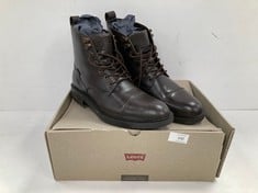 LEVI'S MEN'S BROWN LEATHER BOOTS SIZE 43 - 28A.