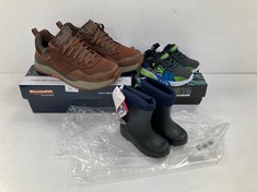 3 X SHOES VARIOUS MODELS AND SIZES INCLUDING CHILDREN'S SKECHERS SHOES WITH LIGHTS SIZE 25 - LOCATION 20A.