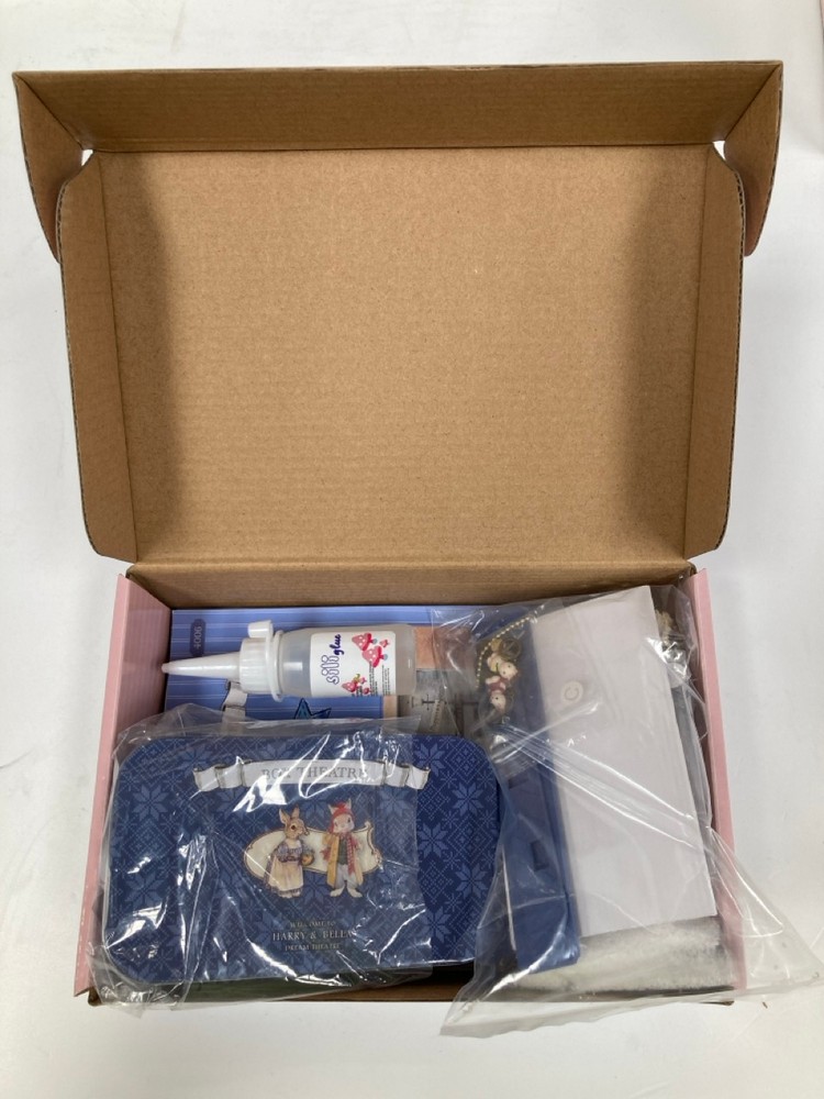 John Pye Auctions 10 X MINI MODEL WOODEN CABIN CREATIVE TOY