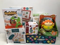 9 X VARIETY OF TOYS FOR TODDLERS INCLUDING BUBBLE DRAGON - LOCATION 34B.