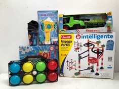 7 X VARIETY OF TOYS INCLUDING CHILD STICH T-SHIRT - LOCATION 34B.