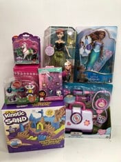 8 X ASSORTED TOYS INCLUDING LITTLE MERMAID DOLL - LOCATION 22A.