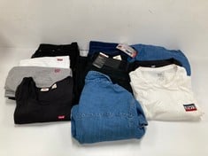 10 X LEVI'S GARMENTS VARIOUS SIZES AND MODELS INCLUDING DENIM JACKET SIZE XL - LOCATION 41A.