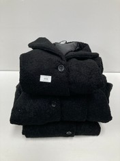 3 X DAILY RITUAL COATS BLACK COLOUR VARIOUS SIZES INCLUDING SIZE XS AND XXL - LOCATION 37C.