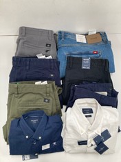 8 X GARMENTS OF VARIOUS MAKES, SIZES AND MODELS INCLUDING WHITE HACKETT SHIRT SIZE M - LOCATION 38 TO.