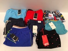 8 X MEN'S SWIMWEAR VARIOUS BRANDS AND SIZES INCLUDING HELLY HANSEN - LOCATION 27C.