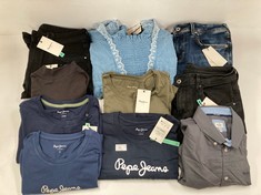 10 X PEPE JEANS GARMENTS VARIOUS MODELS AND SIZES INCLUDING GREEN T-SHIRT SIZE S - LOCATION 34A.